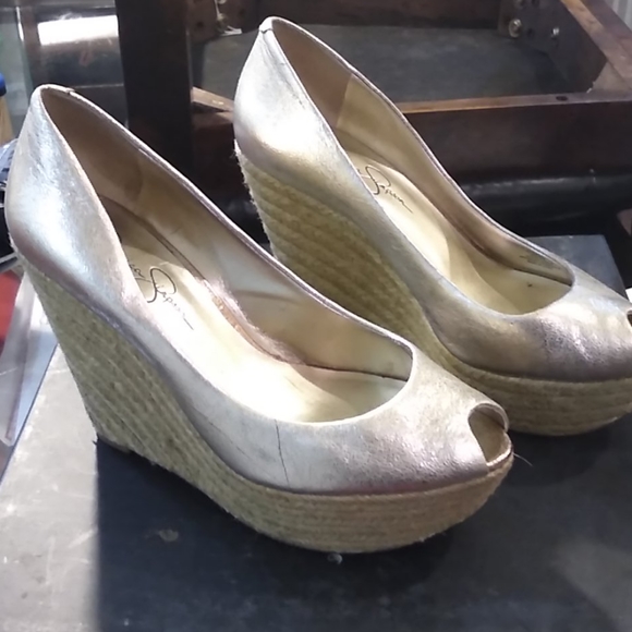 Shoes - Picture 2 of 4